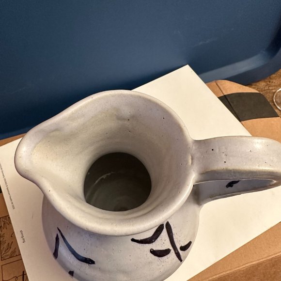 HAND MADE POTTERY 32OZ PITCHER - Picture 2 of 3